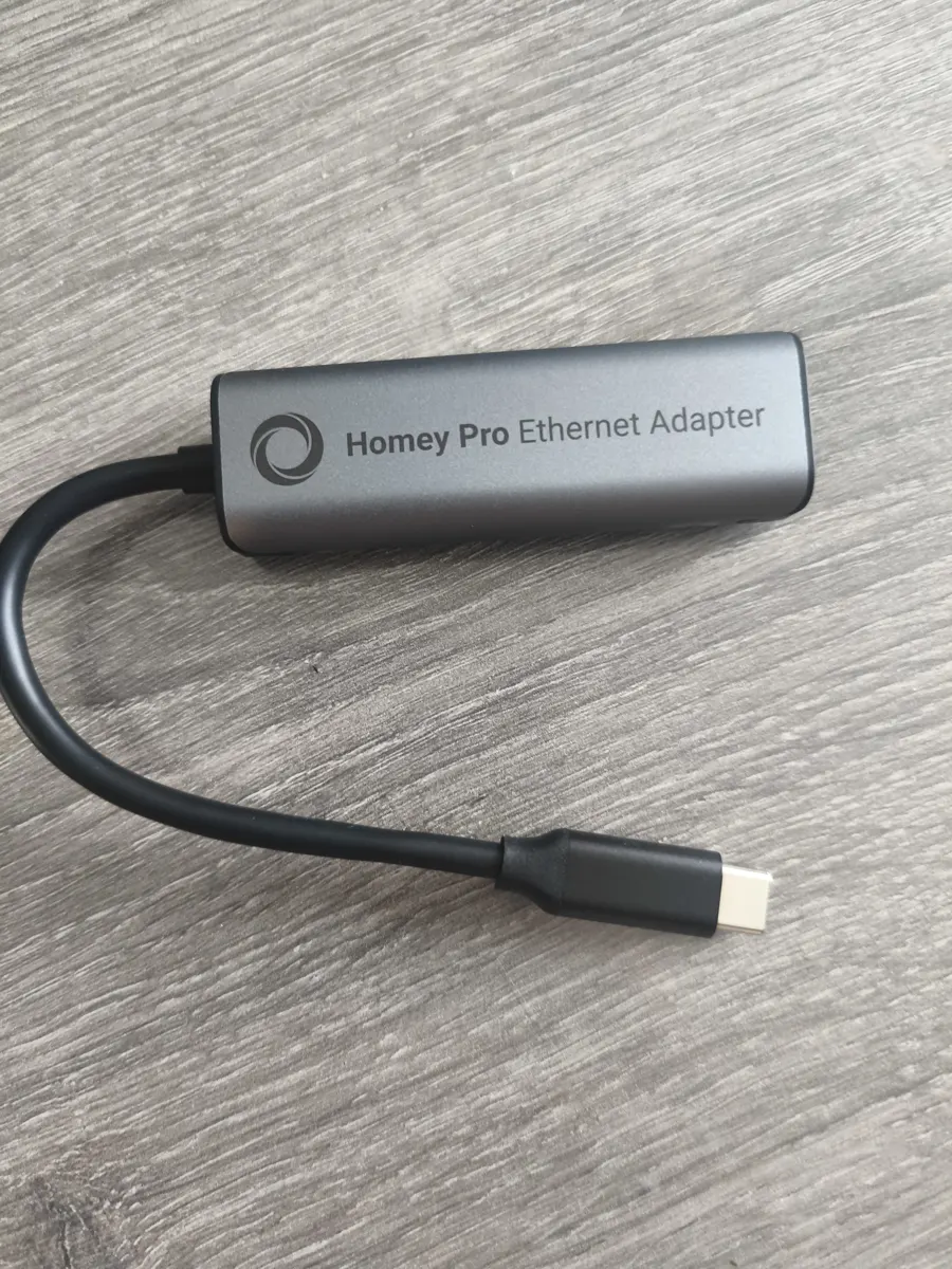 Adaptateur Homey Pro Ethernet Adapter, boîtier gris avec câble USB-C
